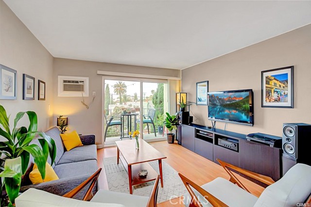 Detail Gallery Image 2 of 17 For 2844 E 3rd St #207,  Long Beach,  CA 90814 - 1 Beds | 1 Baths