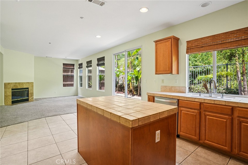 MLS #OC25182457 img 6