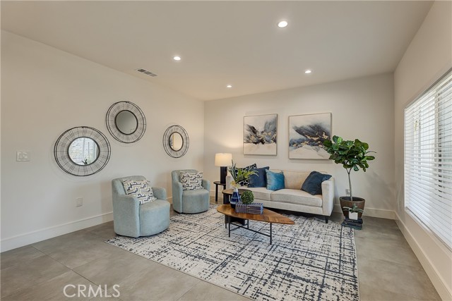 Detail Gallery Image 4 of 18 For 1364 S Ridgeley, Los Angeles,  CA 90019 - 3 Beds | 4 Baths