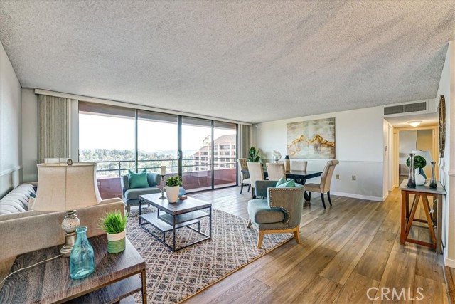 Detail Gallery Image 6 of 35 For 24055 Paseo Del Lago #1302,  Laguna Woods,  CA 92637 - 2 Beds | 2 Baths