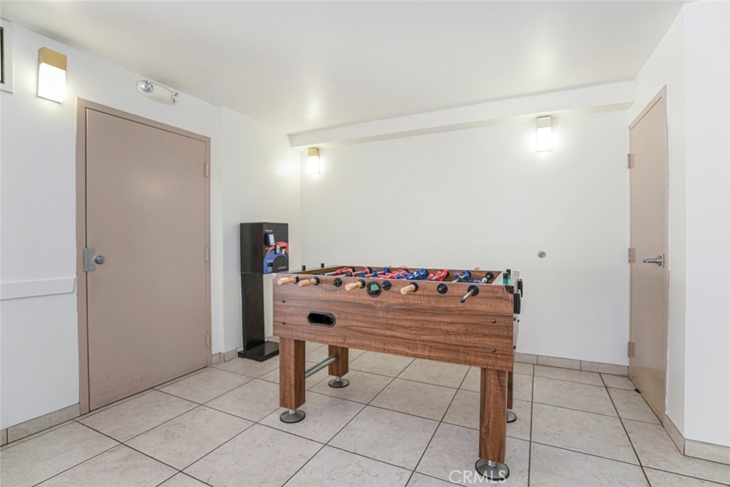 https://media.crmls.org/medias/eeaddf0f-d425-4a7f-b358-d3910a297b98.jpg?preset=X-Large
