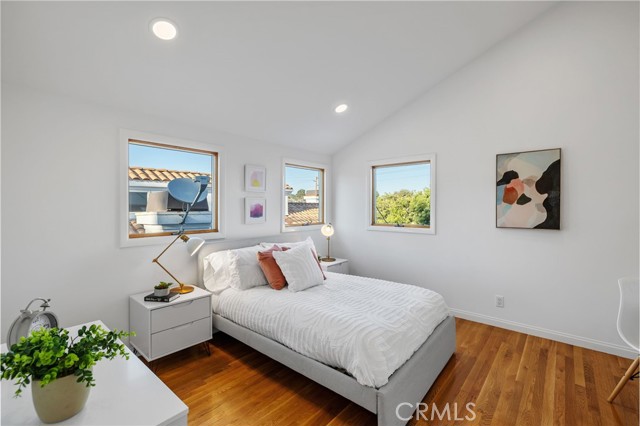 2704 Laurel Avenue, Manhattan Beach, California 90266, 4 Bedrooms Bedrooms, ,4 BathroomsBathrooms,Residential,Sold,Laurel,SB22216035