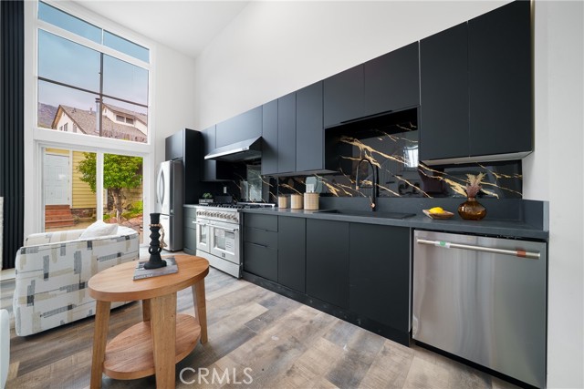 Detail Gallery Image 9 of 27 For 2423 Rockdell, La Crescenta,  CA 91214 - 4 Beds | 3 Baths