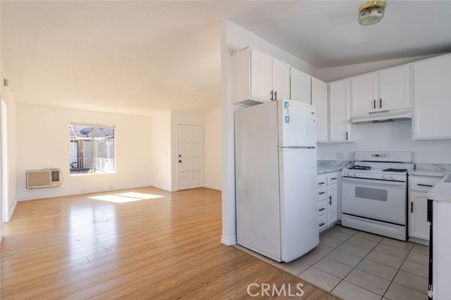 Detail Gallery Image 6 of 19 For 13015 Vanowen St #10,  North Hollywood,  CA 91605 - 2 Beds | 1 Baths