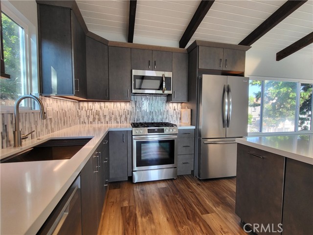 Detail Gallery Image 11 of 39 For 161 Monterey Bld a,  Hermosa Beach,  CA 90254 - 3 Beds | 2/1 Baths