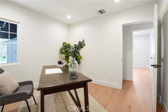 Detail Gallery Image 23 of 46 For 18324 Sylvan St, Tarzana,  CA 91335 - 4 Beds | 2 Baths