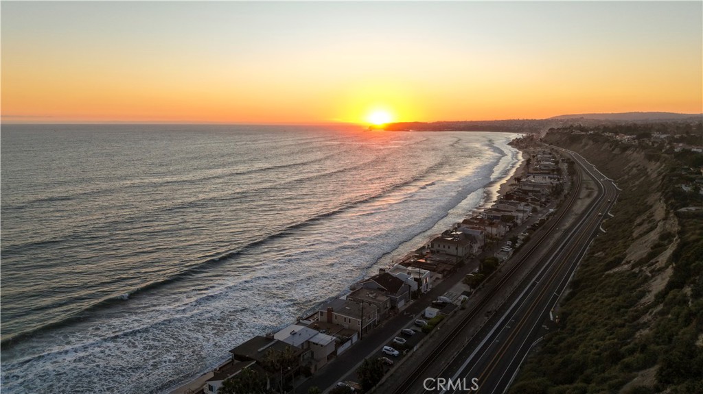 https://media.crmls.org/medias/eeaf1e81-1a38-4472-b6b8-ab7ba8b56b62.jpg?preset=X-Large