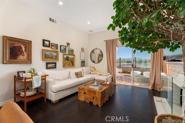 Detail Gallery Image 12 of 46 For 24 Cormorant, Newport Beach,  CA 92660 - 2 Beds | 2 Baths