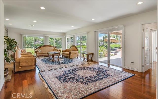 6966 Crest Road, Rancho Palos Verdes CA: https://media.crmls.org/medias/eeb01f35-e25f-49e2-b915-97c9b458eebd.jpg