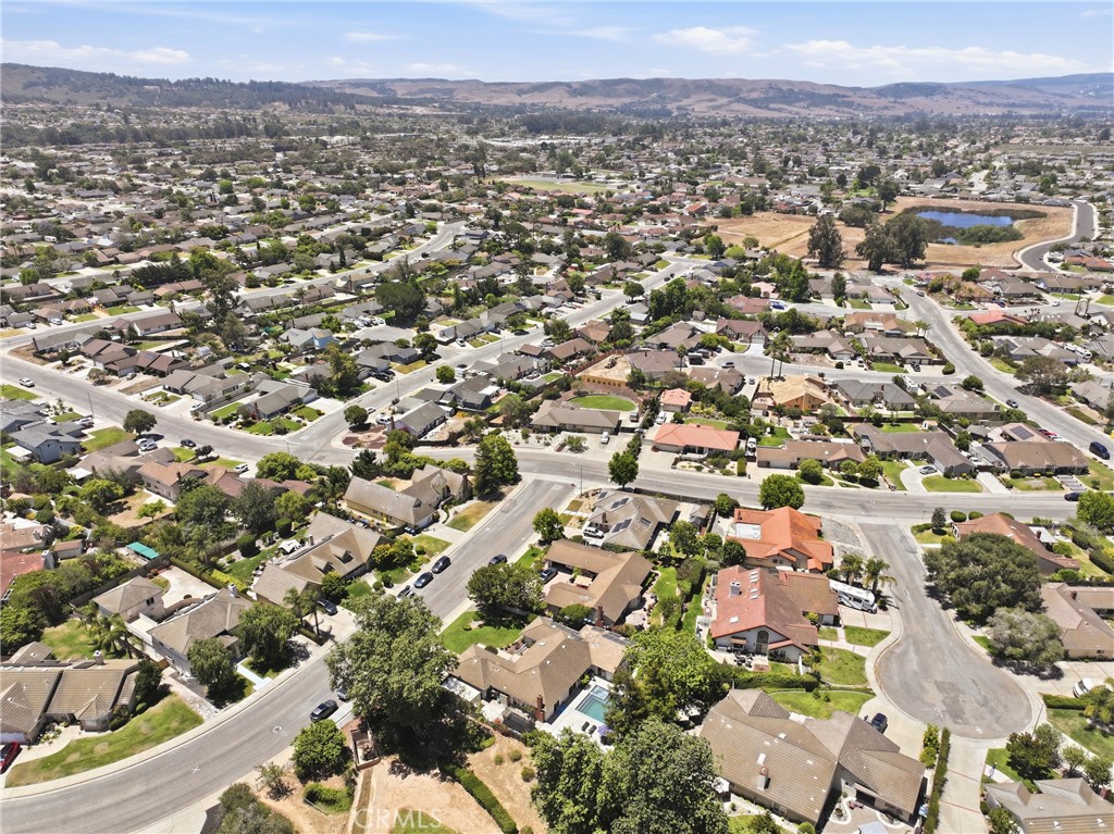 https://media.crmls.org/medias/eeb07c5b-5d8a-4a8b-8668-5c158e33d2e6.jpg?preset=X-Large