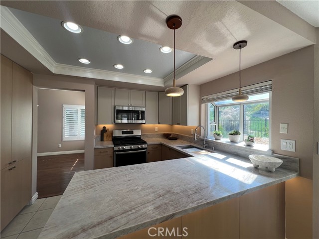 Detail Gallery Image 7 of 44 For 3480 Mountainside Cir, Corona,  CA 92882 - 4 Beds | 2/1 Baths