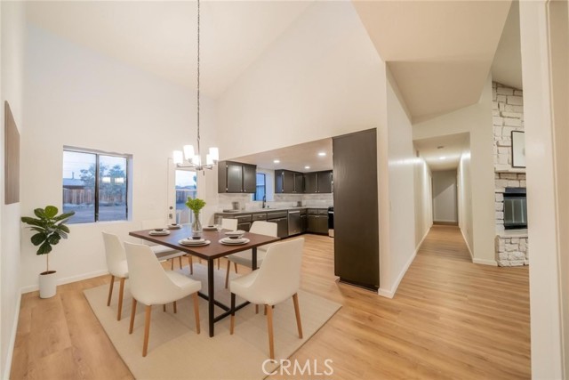 Detail Gallery Image 6 of 19 For 16754 Pauhaska, Apple Valley,  CA 92307 - 4 Beds | 2/1 Baths