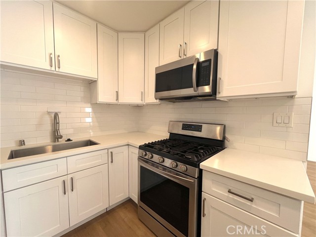 Detail Gallery Image 7 of 11 For 8308 Clinton Ave #3,  West Hollywood,  CA 90048 - 1 Beds | 1 Baths