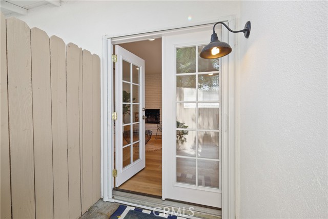 2482 New York Drive, Altadena CA: https://media.crmls.org/medias/eeb1e222-4509-45bb-9642-87af05acf4a7.jpg