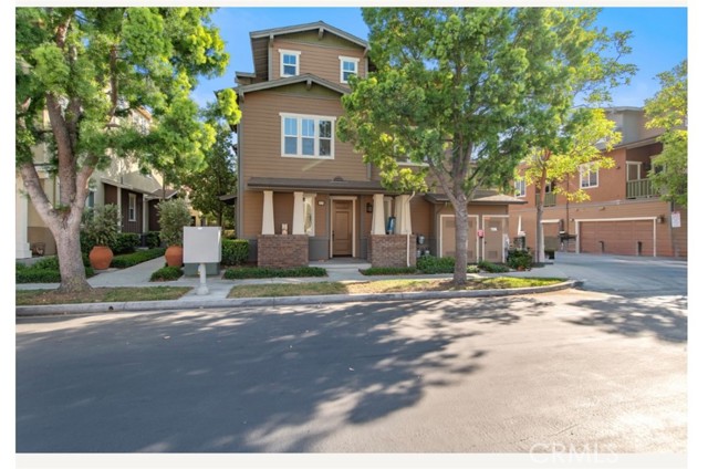 357 Flyers Lane, Tustin CA: https://media.crmls.org/medias/eeb268ba-1ff6-480d-8ae0-83fe9a4cf758.jpg