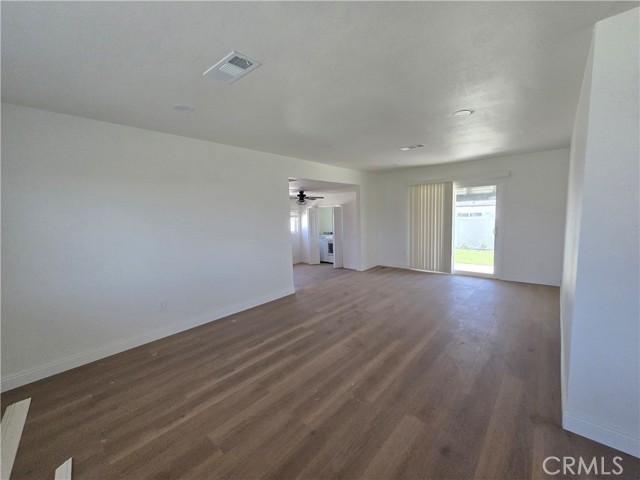 876 River Drive, Norco CA: https://media.crmls.org/medias/eeb2dbbd-1110-4eae-9d15-f784eea46922.jpg
