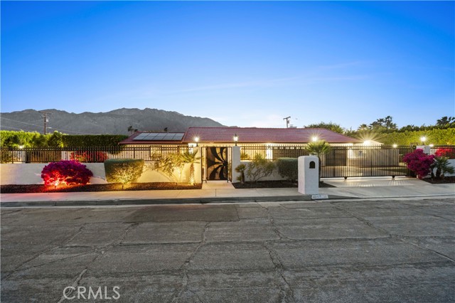 1757 Park View Drive, Palm Springs CA: https://media.crmls.org/medias/eeb35954-f769-4656-bc71-68469dc5130f.jpg