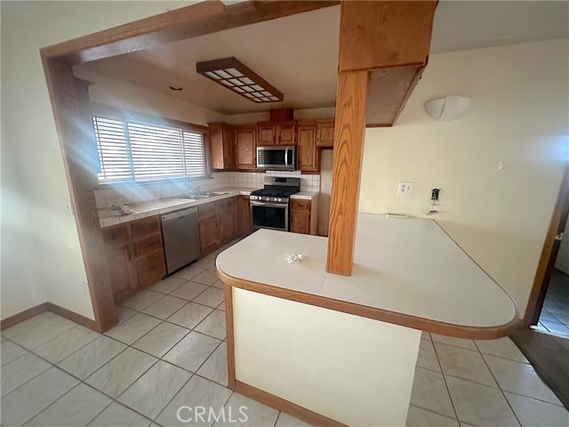 11431 Ramona Avenue, Hawthorne CA: https://media.crmls.org/medias/eeb380d1-3d91-442a-8d37-5ad0cf788ec1.jpg