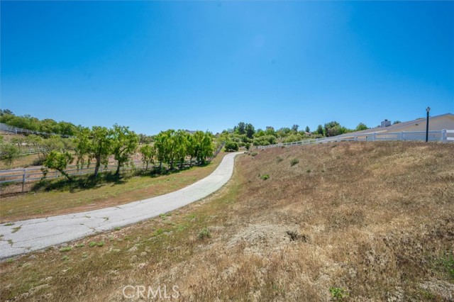 13700 Summit Knoll Road, Agua Dulce CA: https://media.crmls.org/medias/eeb39fa2-11b8-41ce-b3e3-d886075ca000.jpg