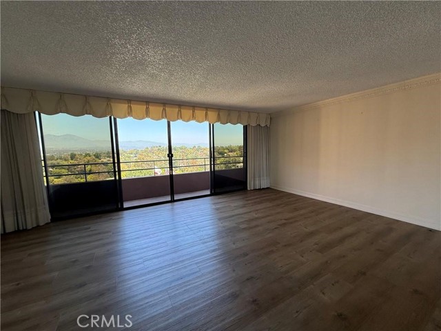 24055 Paseo Del Lago 1058, Laguna Woods CA: https://media.crmls.org/medias/eeb40517-eabe-4fe3-b1cb-1266f64c6109.jpg