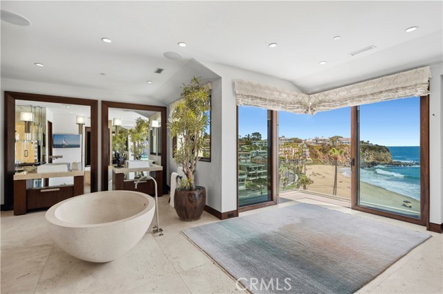 88 Emerald, Laguna Beach CA: https://media.crmls.org/medias/eeb462bd-0ae4-4fd9-9a8b-33b9fd9533ed.jpg