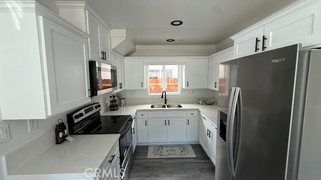 Detail Gallery Image 5 of 11 For 9412 Wilmington Ave, Los Angeles,  CA 90002 - 4 Beds | 3 Baths