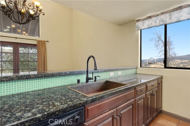 30721 Condor Place, Tehachapi CA: https://media.crmls.org/medias/eeb5711e-c260-44a2-966c-341976a0238e.jpg
