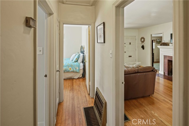 Detail Gallery Image 12 of 27 For 1200 N Valley St, Burbank,  CA 91505 - 4 Beds | 2 Baths