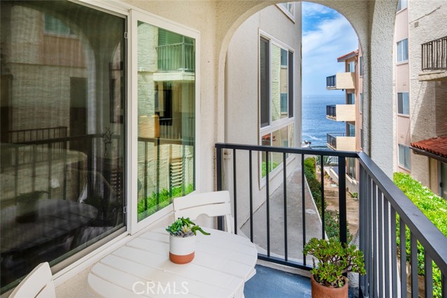 565 Esplanade, Redondo Beach, California 90277, 1 Bedroom Bedrooms, ,1 BathroomBathrooms,Residential,Sold,Esplanade,SB22041667