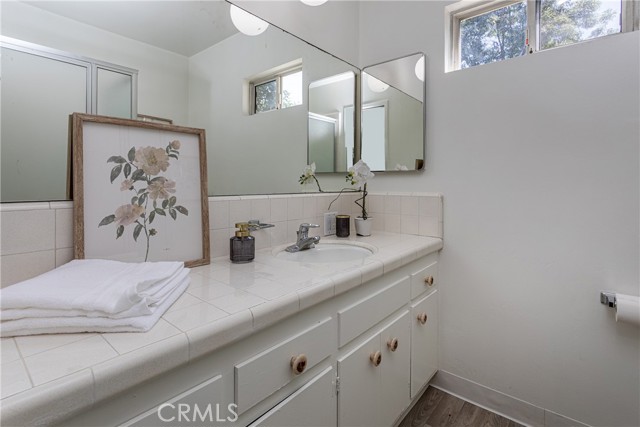 620 S Bel Aire Drive, Burbank CA: https://media.crmls.org/medias/eeb72f57-d4ed-48fe-a114-e7b9dfeede33.jpg