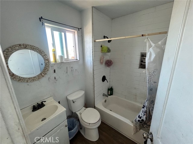 Detail Gallery Image 15 of 16 For 655 W 113th, Los Angeles,  CA 90044 - – Beds | – Baths