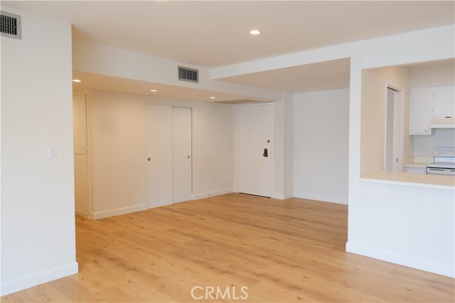 Detail Gallery Image 2 of 19 For 333 N Louise St #12,  Glendale,  CA 91206 - 2 Beds | 2 Baths