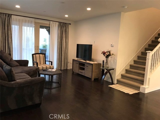 35 Barnes Rd, Tustin, CA, 92782 35 Barnes Rd, Tustin, CA, 92782