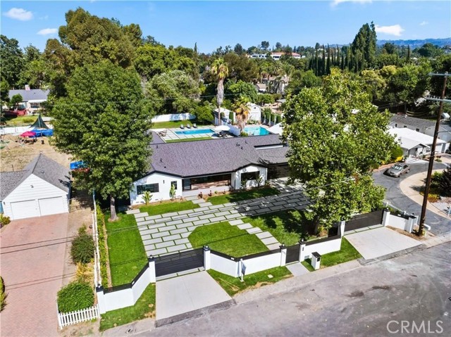 5702 Lubao Avenue, Woodland Hills CA: https://media.crmls.org/medias/eeb8c00c-dc65-442b-902f-033c760b5bdf.jpg