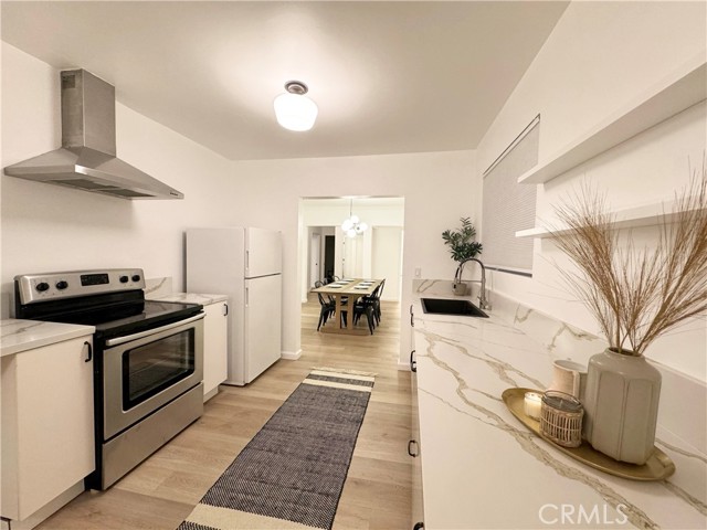 813 W Beach Avenue, Inglewood CA: https://media.crmls.org/medias/eeb8f520-023a-4fd9-ae8c-42f599acc7f7.jpg