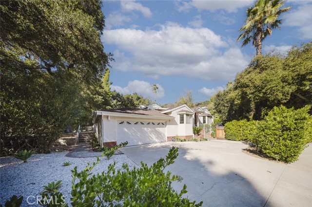 Detail Gallery Image 3 of 49 For 2255 E Chevy Chase Dr, Glendale,  CA 91206 - 4 Beds | 3 Baths