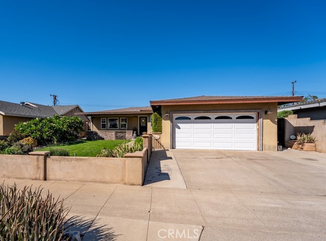 1323 E Mayfair