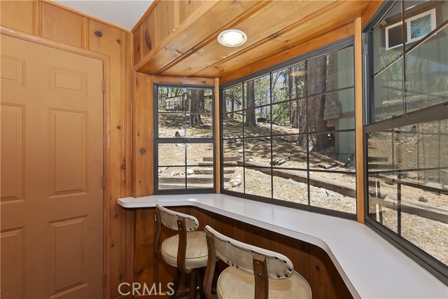 33294 Wild Rose Drive, Green Valley Lake CA: https://media.crmls.org/medias/eebc0bf6-ef43-4752-96c9-761f94b4efa4.jpg