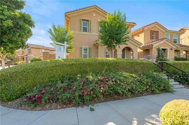 7271 Enclave Drive, Eastvale CA: https://media.crmls.org/medias/eebc1e97-aace-4584-8eb3-fe6cf3305e83.jpg