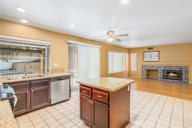 Detail Gallery Image 9 of 36 For 6714 Country Oaks Dr, Highland,  CA 92346 - 5 Beds | 3 Baths