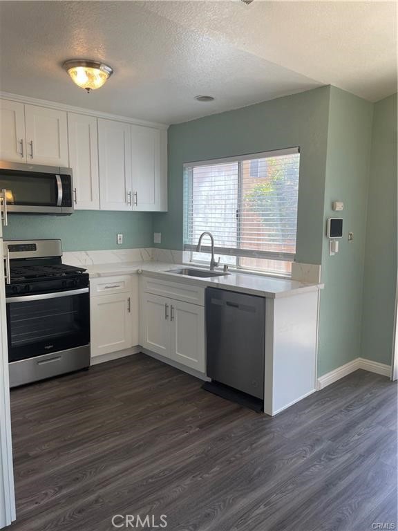 Detail Gallery Image 4 of 15 For 11422 Citrus Glen Ln, Fontana,  CA 92337 - 3 Beds | 2 Baths