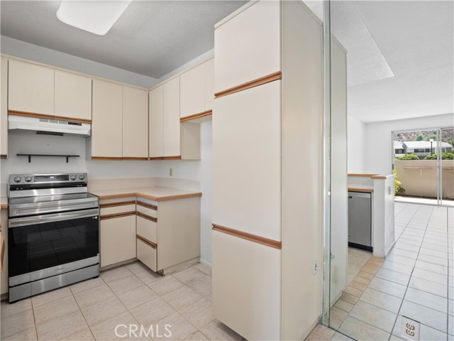 Detail Gallery Image 12 of 28 For 27644 Susan Beth Way #F,  Saugus,  CA 91350 - 2 Beds | 1 Baths