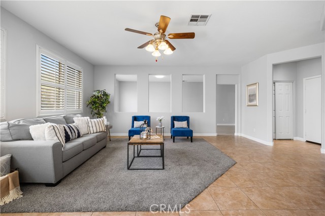 12337 Columbia Lane, Eastvale CA: https://media.crmls.org/medias/eebd80ea-b69c-4553-a6c2-735a7b975bab.jpg