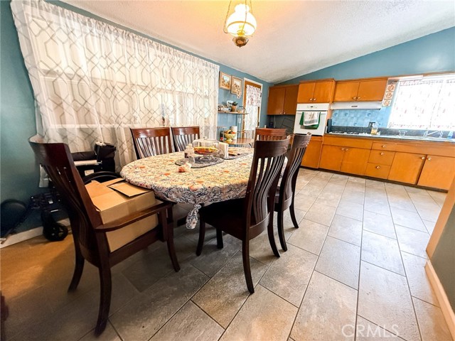 6712 La Jolla, Riverside CA: https://media.crmls.org/medias/eebe2abc-b528-47af-9195-d9ce81456909.jpg