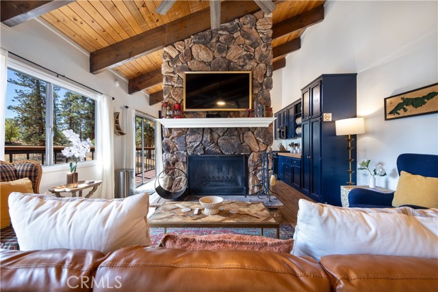 Detail Gallery Image 11 of 58 For 39651 Flicker Rd, Fawnskin,  CA 92333 - 5 Beds | 3/1 Baths