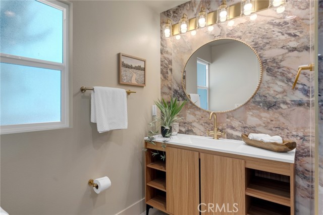 1123 E Ocean Blvd, Long Beach CA: https://media.crmls.org/medias/eebec022-54fe-47a8-b9bb-230ae42298c8.jpg