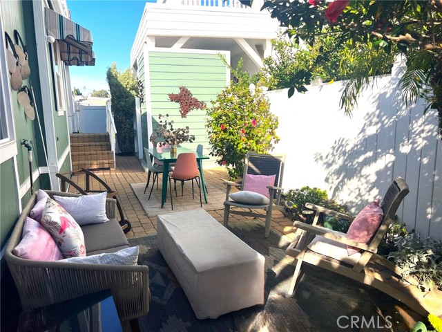 Detail Gallery Image 22 of 41 For 118 Yorktown, Newport Beach,  CA 92660 - 3 Beds | 2 Baths