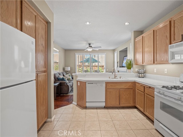 Detail Gallery Image 10 of 37 For 27629 Elkwood Ln, Castaic,  CA 91384 - 3 Beds | 2/1 Baths