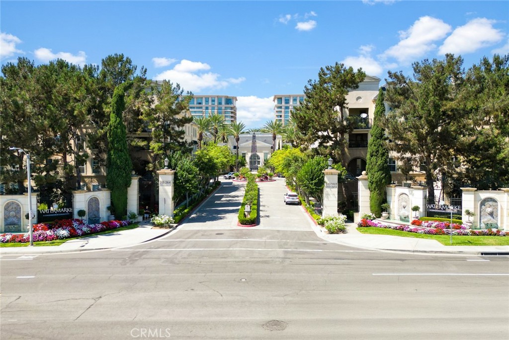 https://media.crmls.org/medias/eebf1ebc-02ef-4661-9685-93cc482354e8.jpg?preset=X-Large