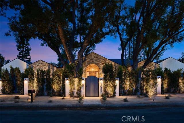 Detail Gallery Image 2 of 62 For 19026 Sprague St, Tarzana,  CA 91356 - 6 Beds | 6/1 Baths